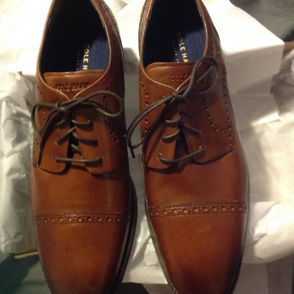Cole Haan Men display picture 1